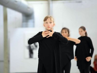 „Schwarze Linie – weißer Kreis – roter....“ | 2016 (Foto: Uwe Nimmrichter)
