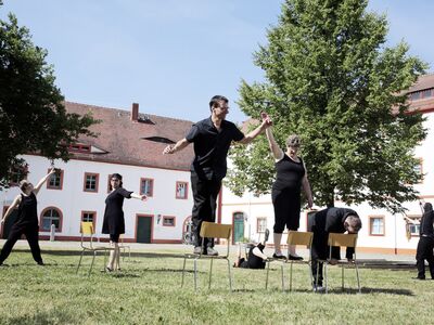 „Warten. Sie dürfen gespannt sein.“ | 2017